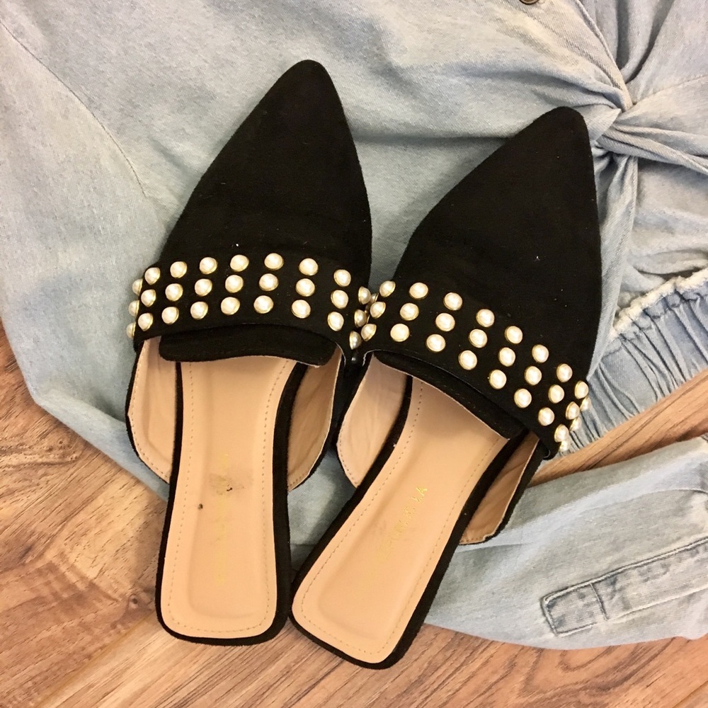 Pearl-studded Black mules